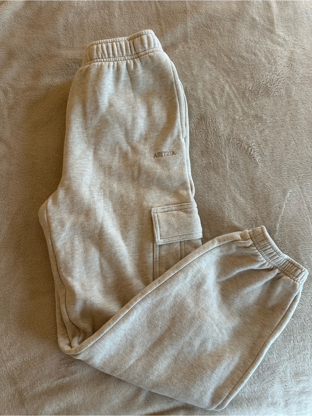 Aritzia Cream Megafit Sweatfleece Cargo Sweatpants